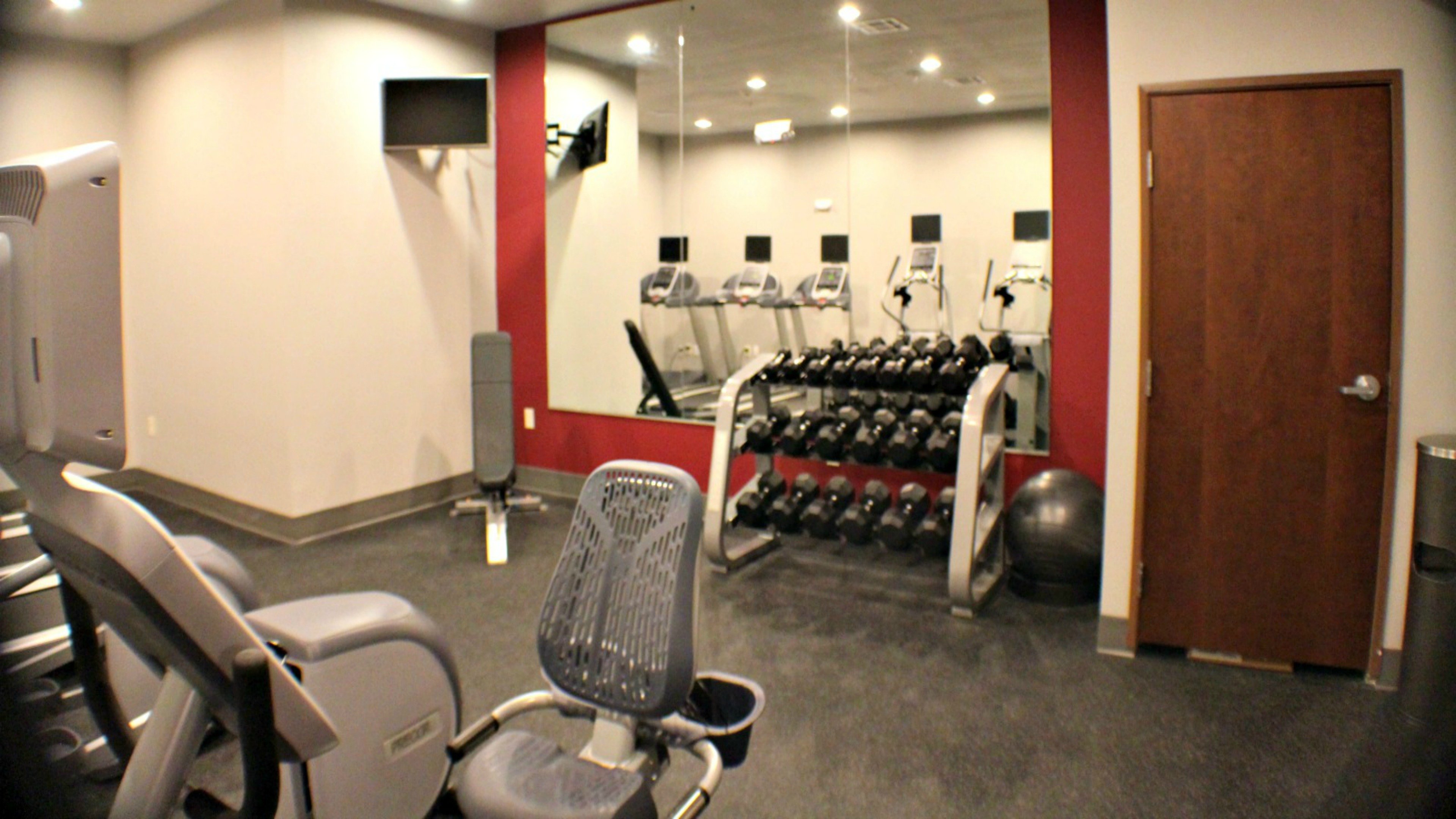 Holiday Inn Express Suites Bonham 24/33