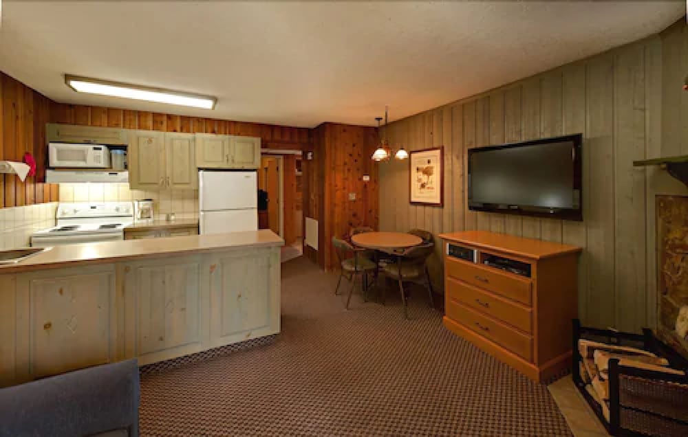 Douglas Fir Resort 41/54