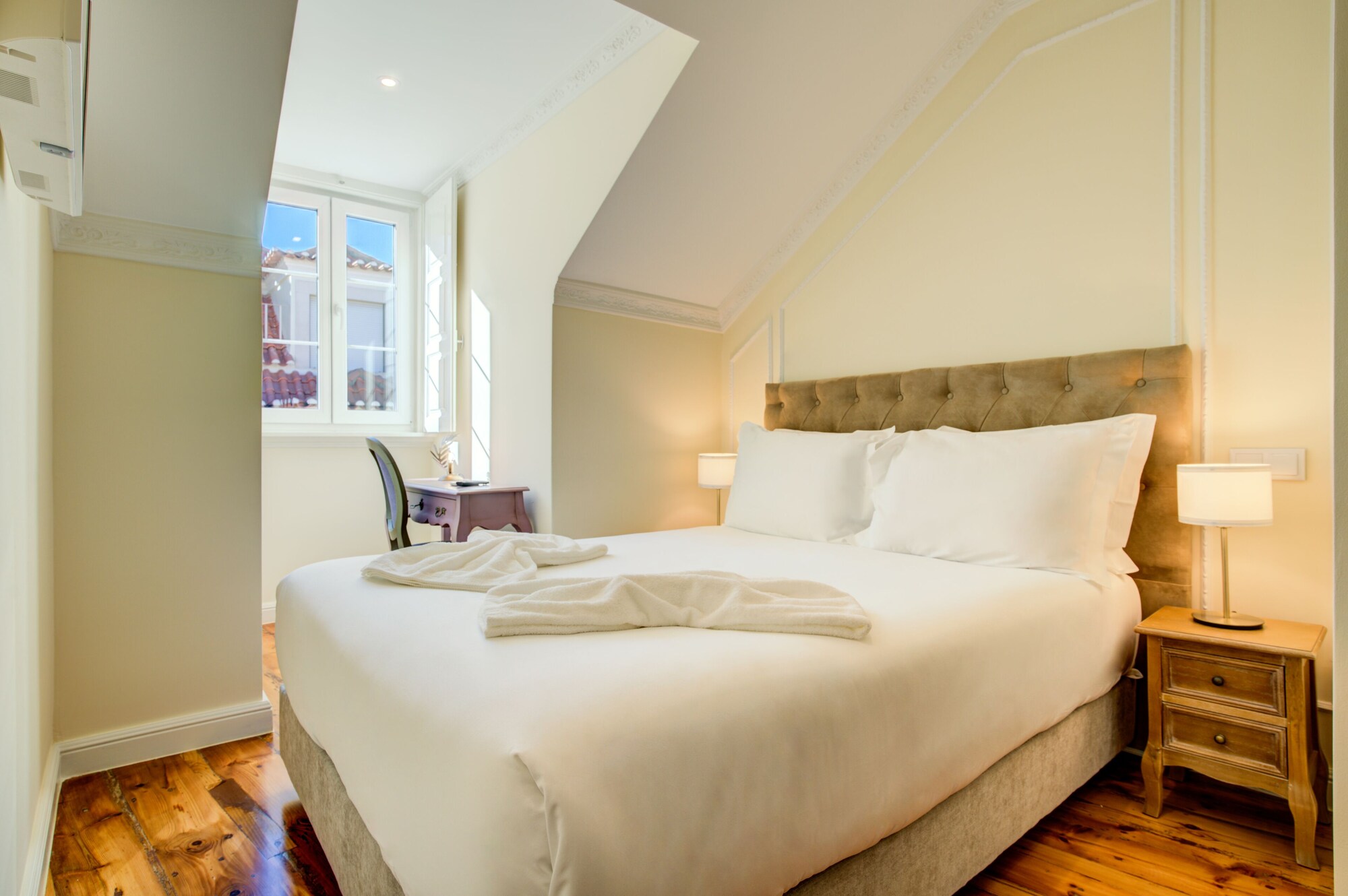 Victorian, Queen Bed