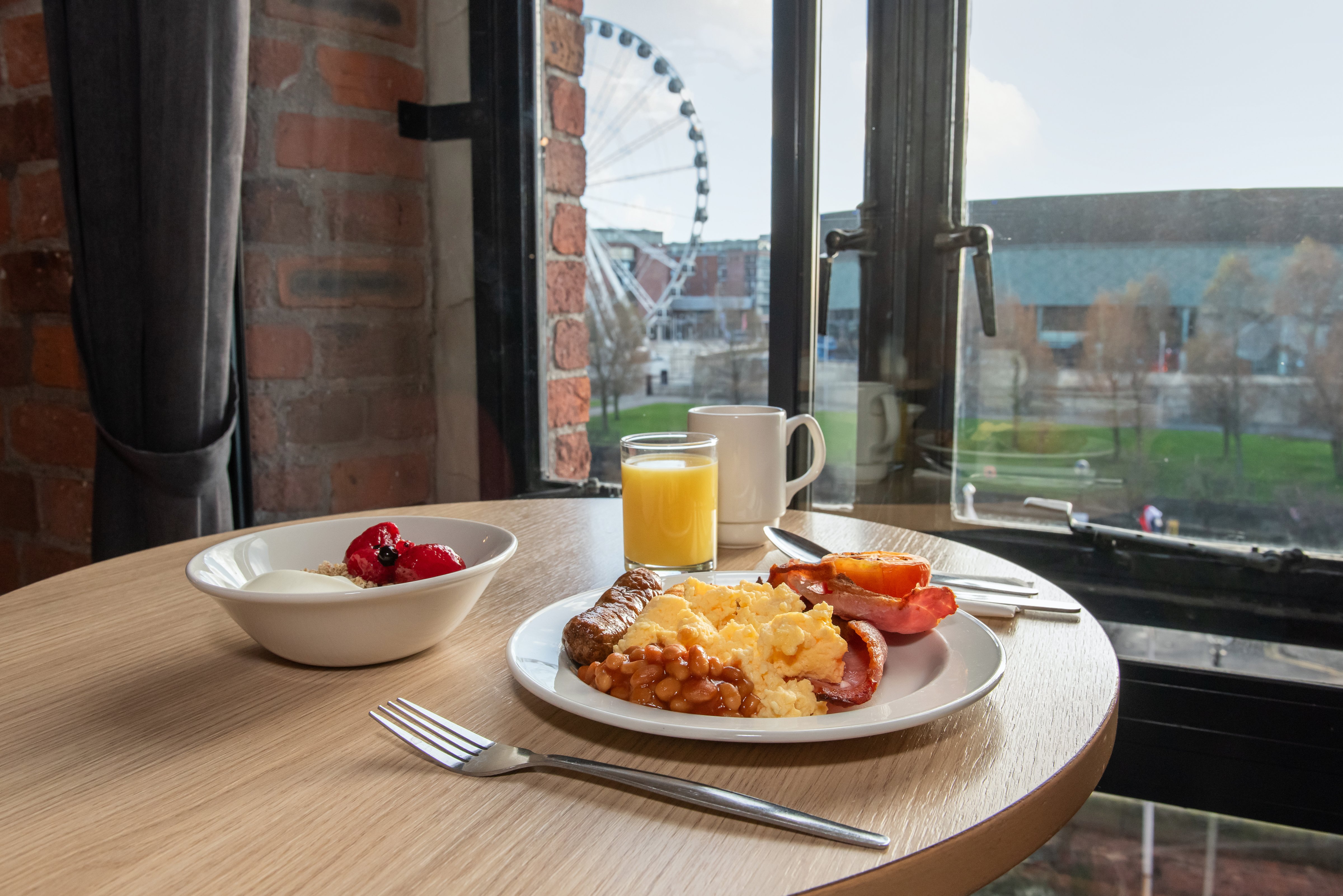 Holiday Inn Express Liverpool Royal Albert Dock 55/76