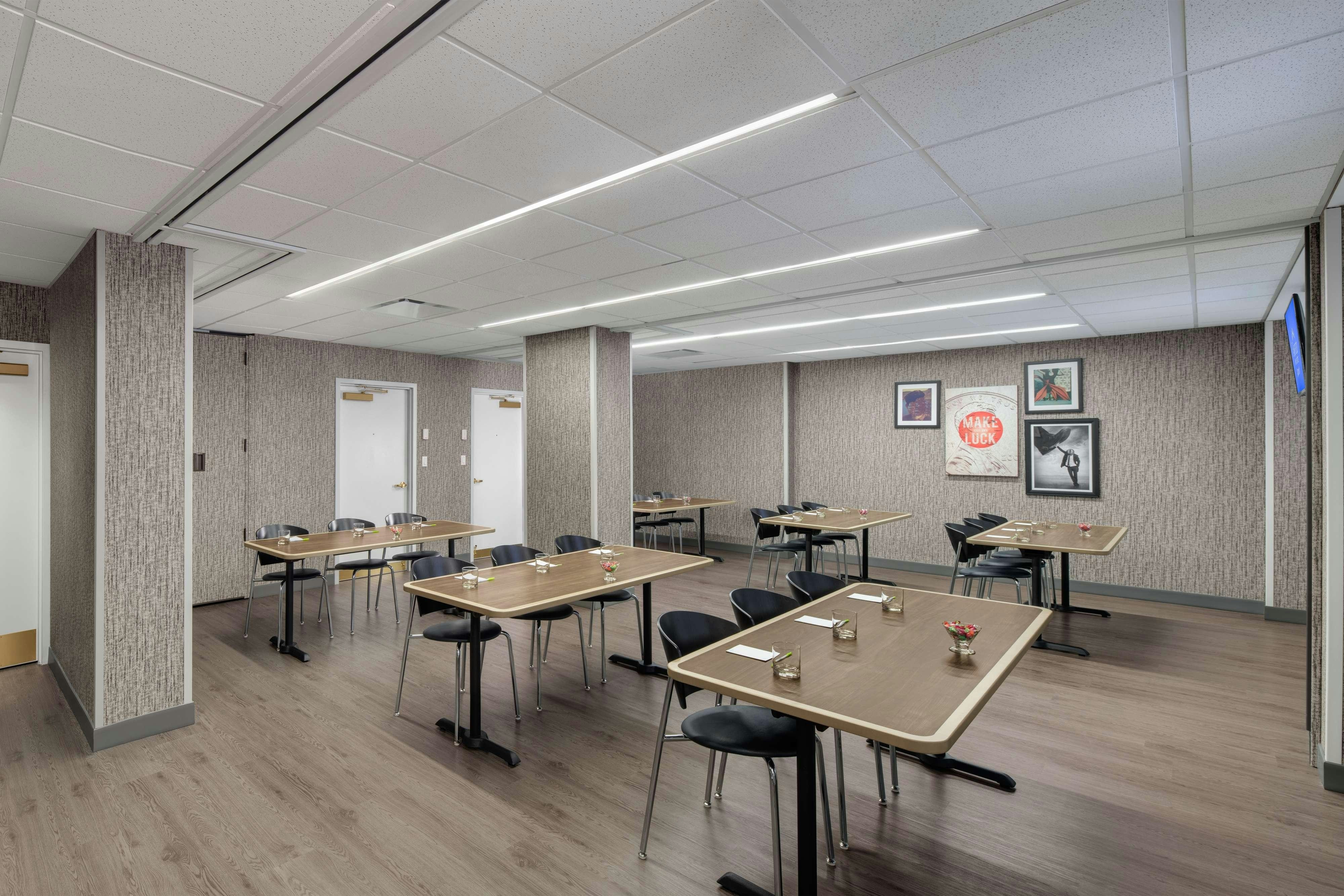 Fairfield Inn & Suites Chicago Downtown / Magnificent Mile 11/16