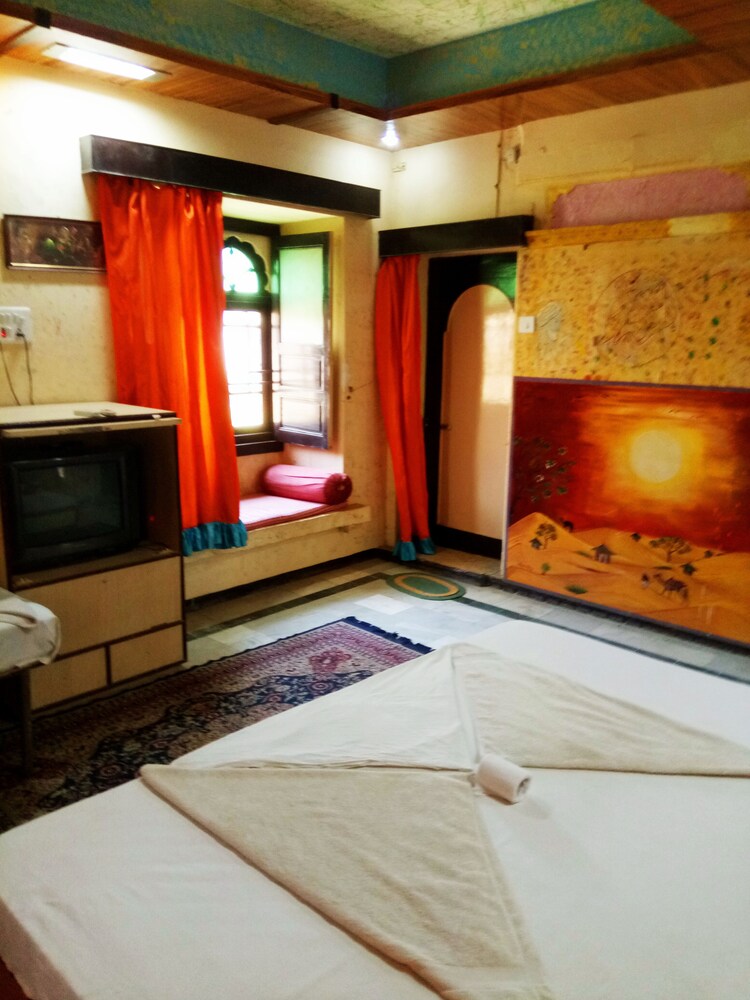 Vista Rooms at Old Royal Palace 19/38