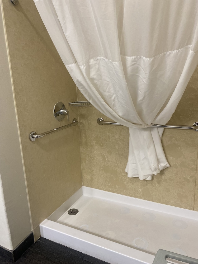 Best Western Plus The Four Corners Inn 32/69