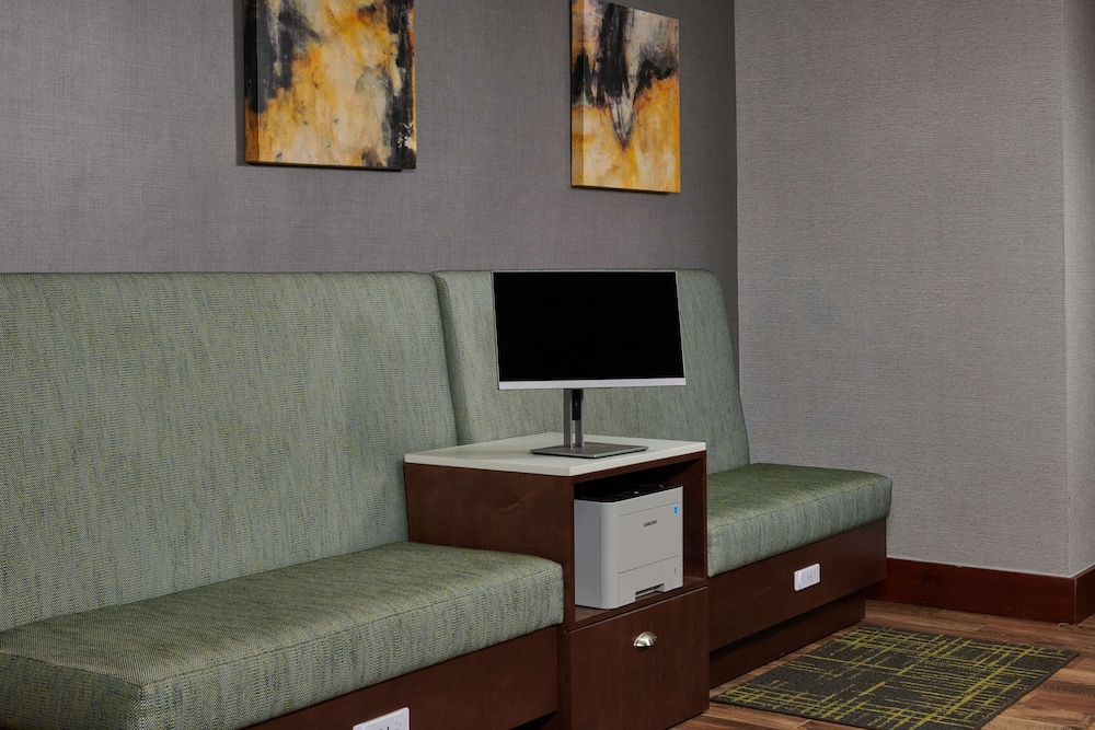 Hampton Inn Atlanta NW Cumberland 39/43