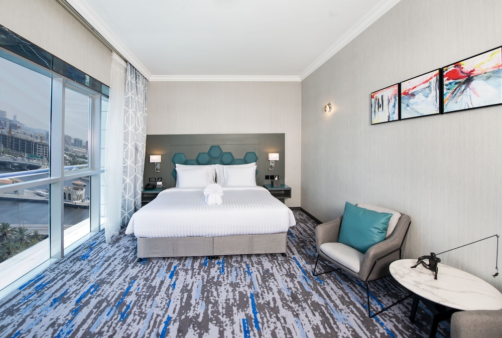 Edge Creekside Hotel 6/48