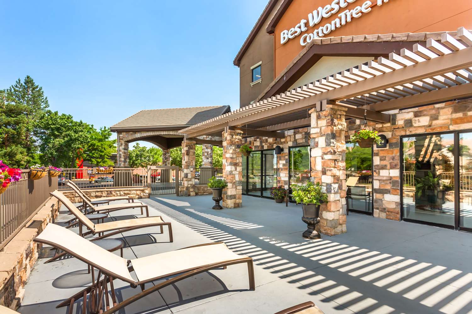 Best Western Plus Cotton Tree Inn 44/44
