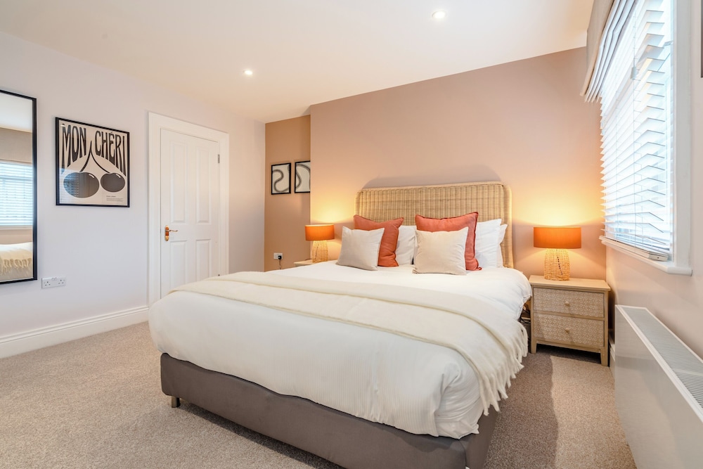1 BEDROOM, DELUXE, APARTMENT