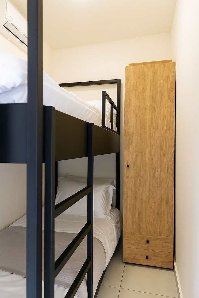 SeaRock Suites Hotel photo2