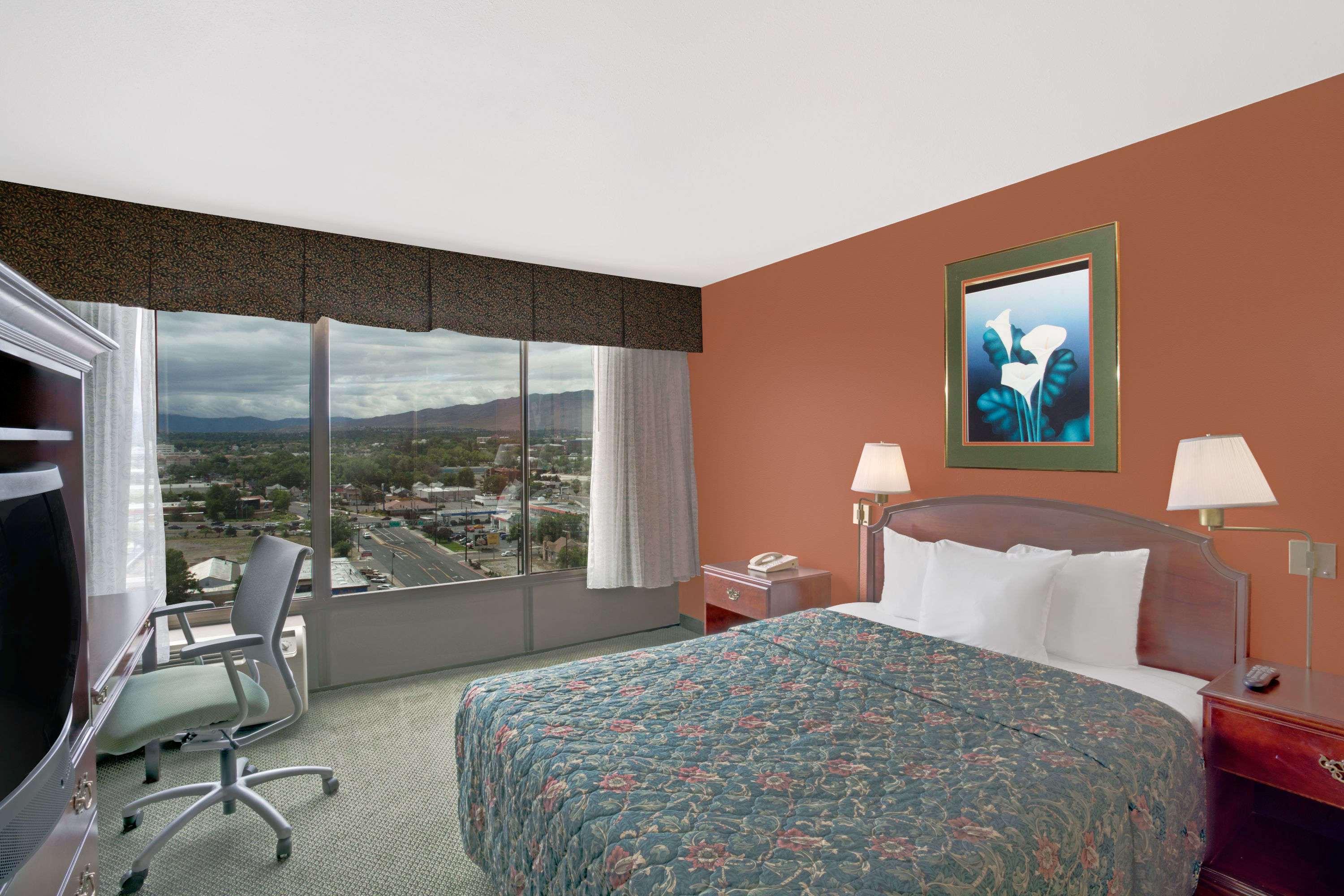 Room, Queen Bed, Smoking