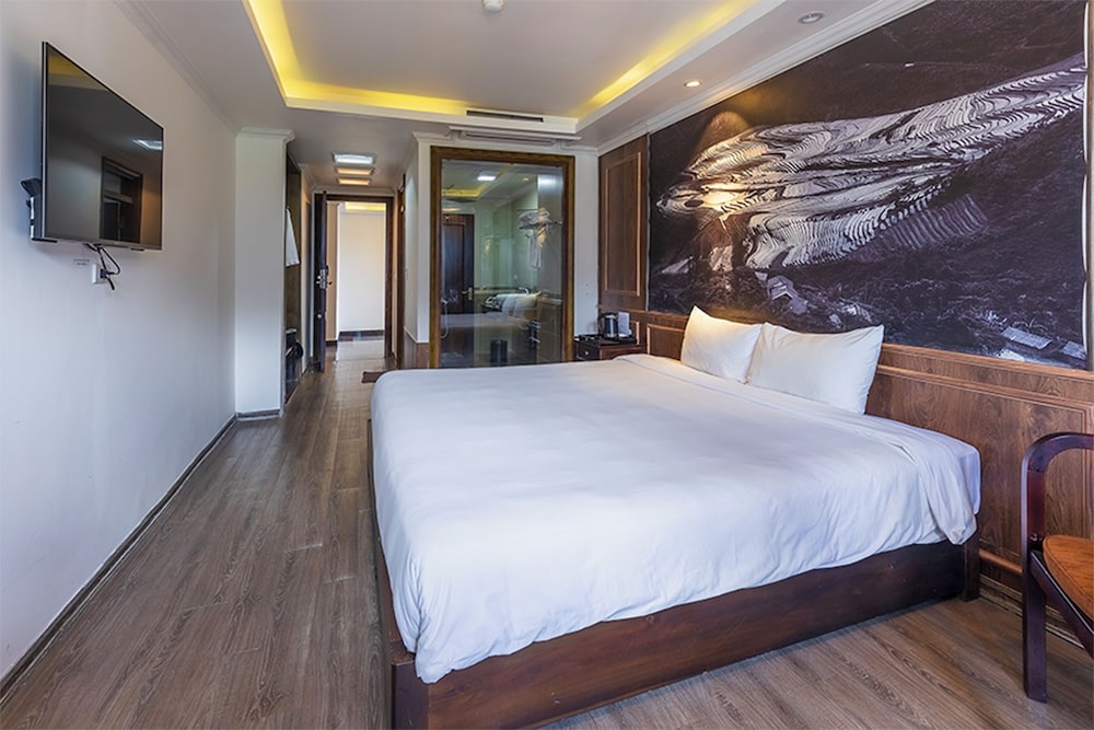 SUPERIOR, DOUBLE OR TWIN BED, CITY VIEW