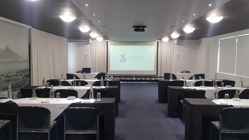 Peninsula All-Suite Hotel by Dream Resorts 38/49