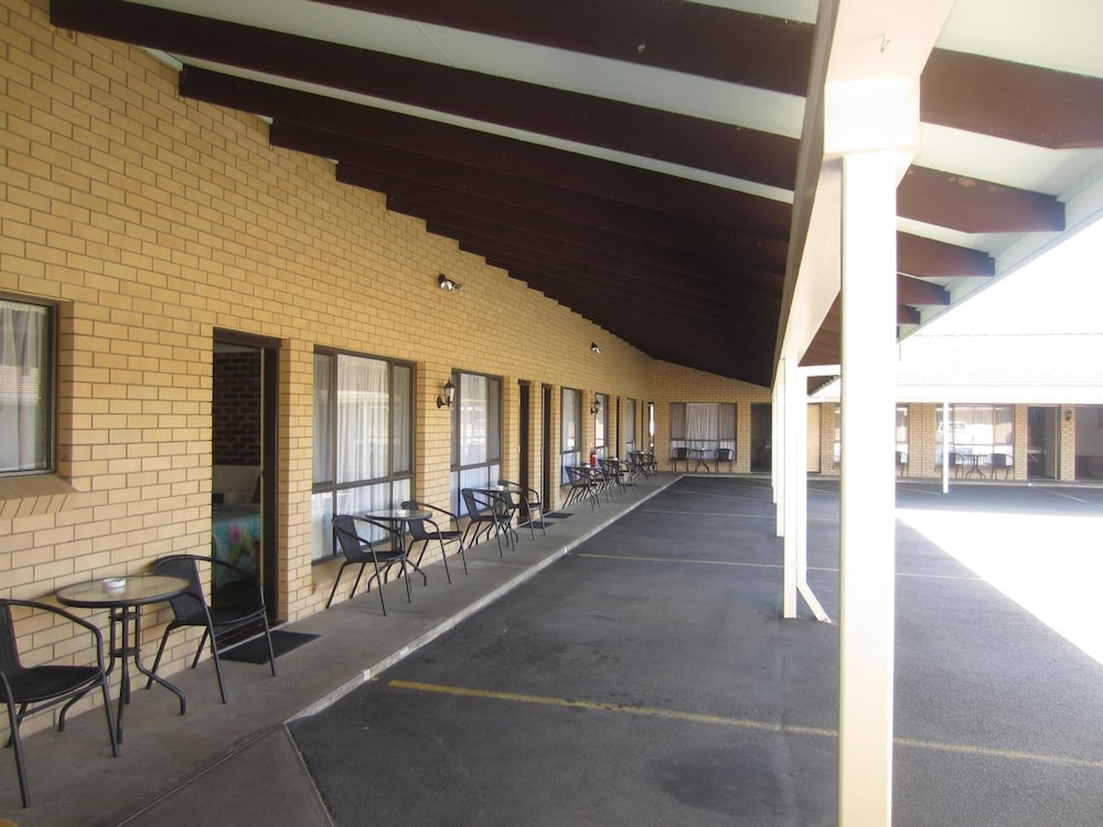 TOP OF THE TOWN MOTEL 38/71