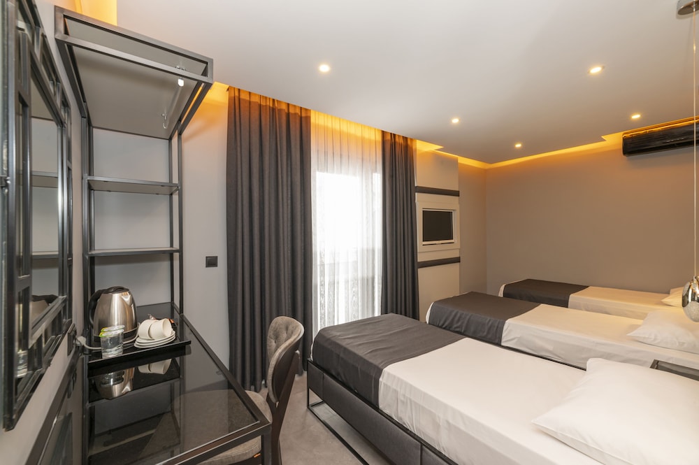 White Palace Hotel 16/46