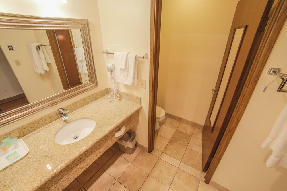 Sunnyside Inn & Suites 30/52
