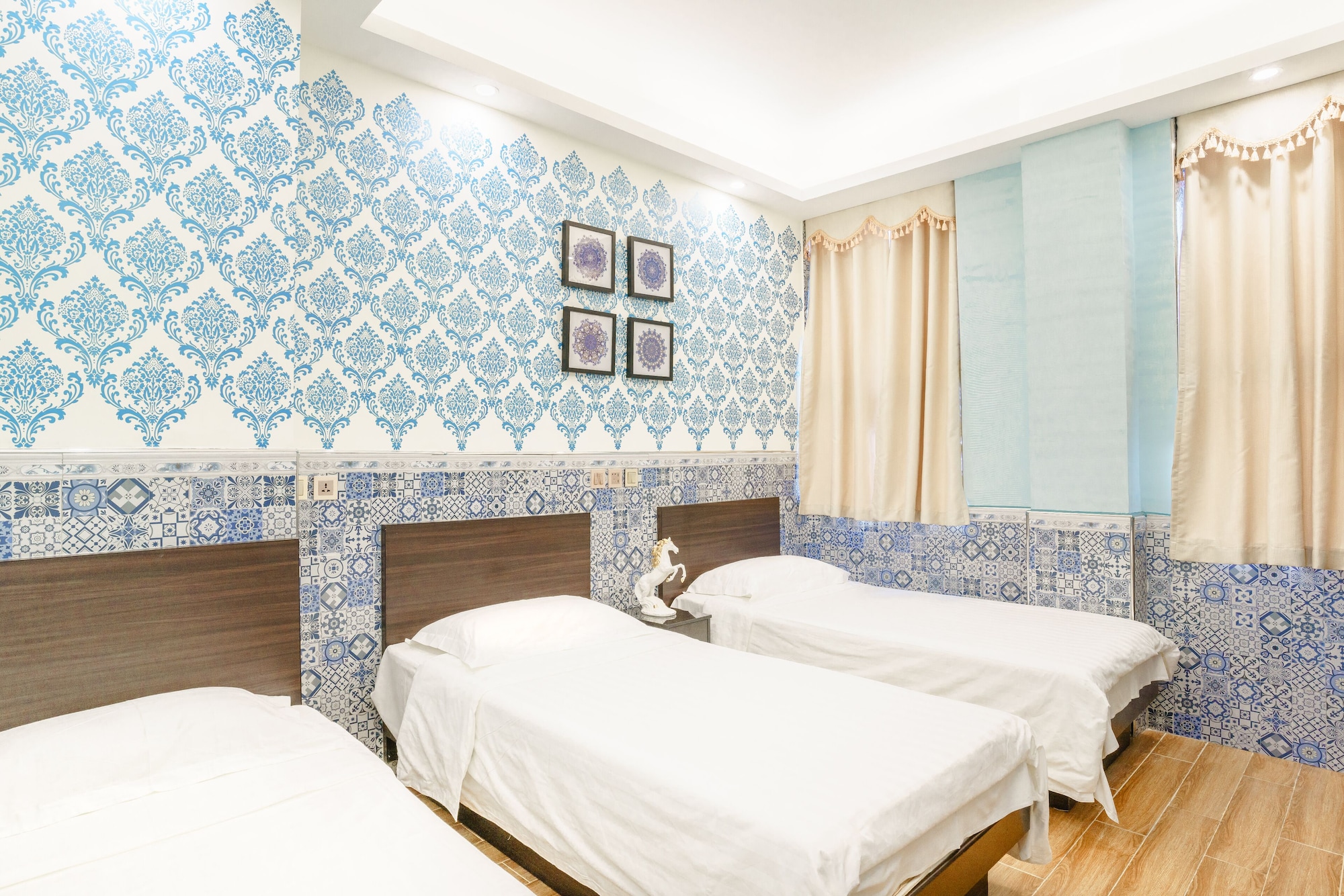 ROOM, TRIPLE