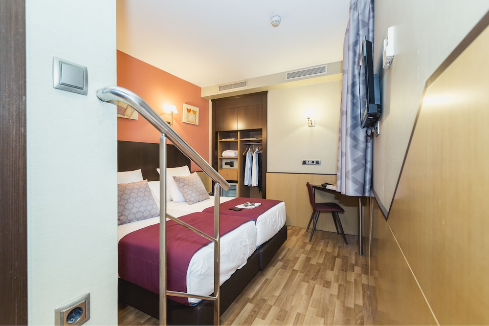 Hotel Ronda Lesseps 37/90