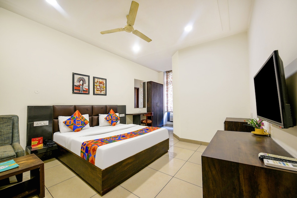Oyo Rooms Ludhiana Railway Station Clock Tower 20/50