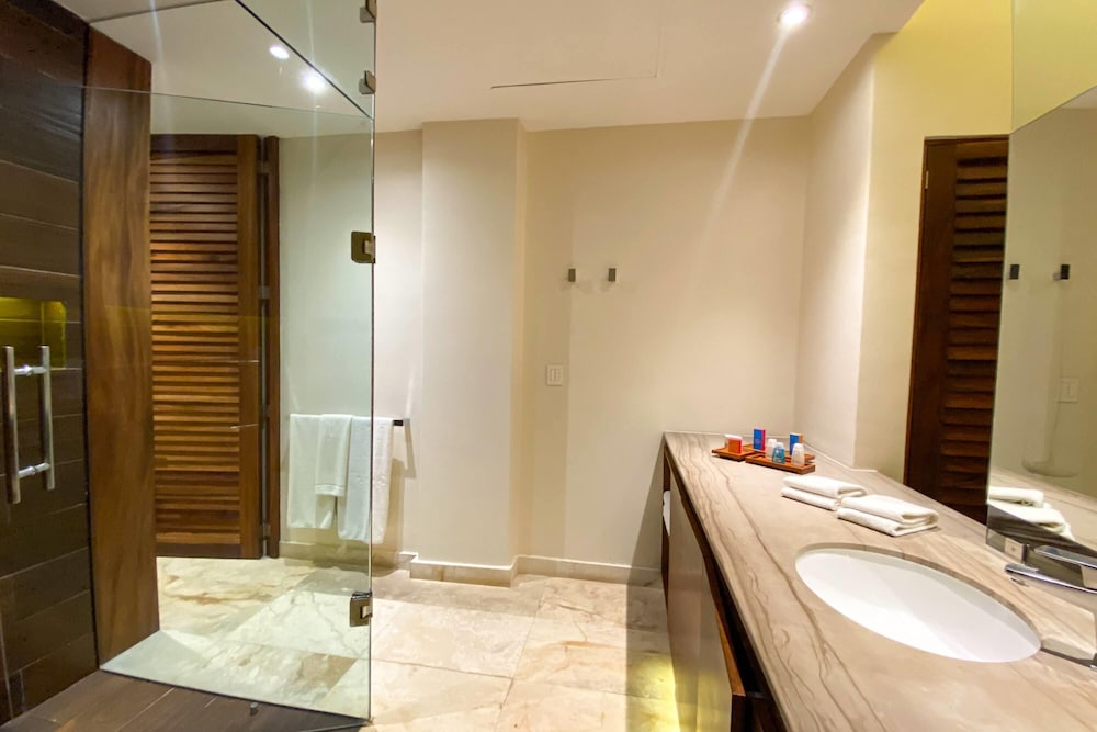 Esplendor by Wyndham Isla Mujeres All Inclusive Resort 50/50