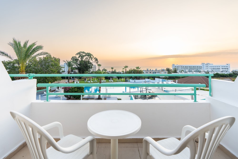 Adelais Bay Hotel 39/50