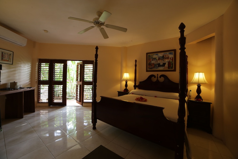Negril Palms 11/55