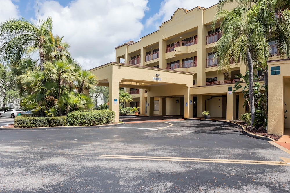 Boca Suites Deerfield Beach, SureStay Collection by Best Western FL 9/43