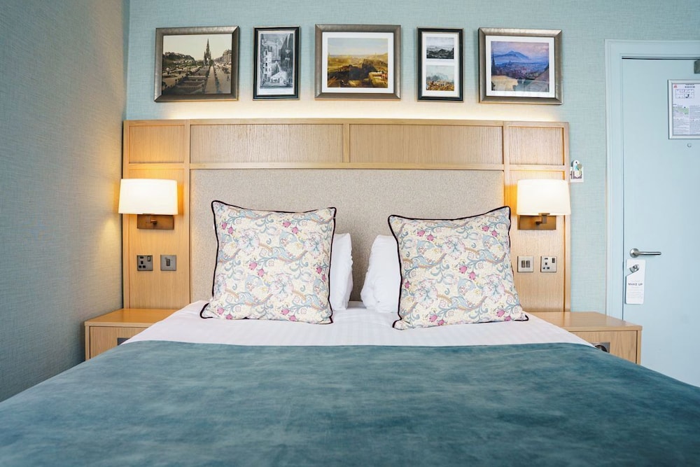 Parliament House Hotel 27/65