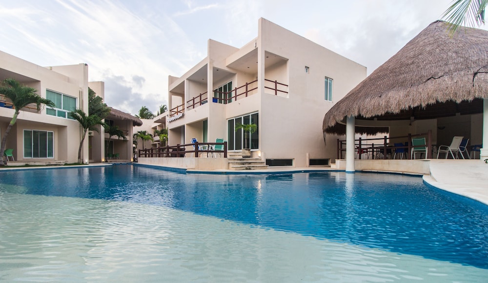 Coral Maya Stay Suites 11/50