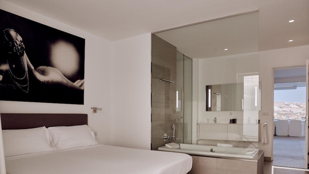 3 Bedrooms, Harmony, Infinity, Suite, 3 Double Beds, Sea View, Private Pool