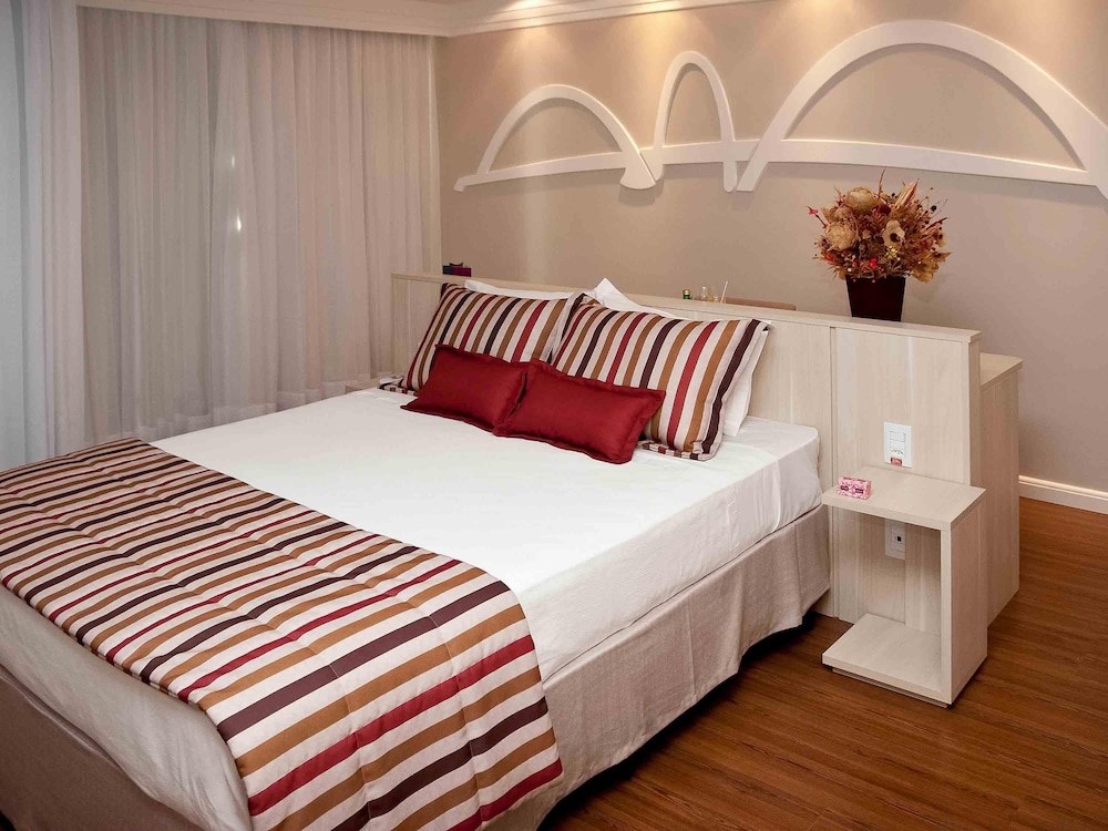 CLASSIC, QUEEN BED