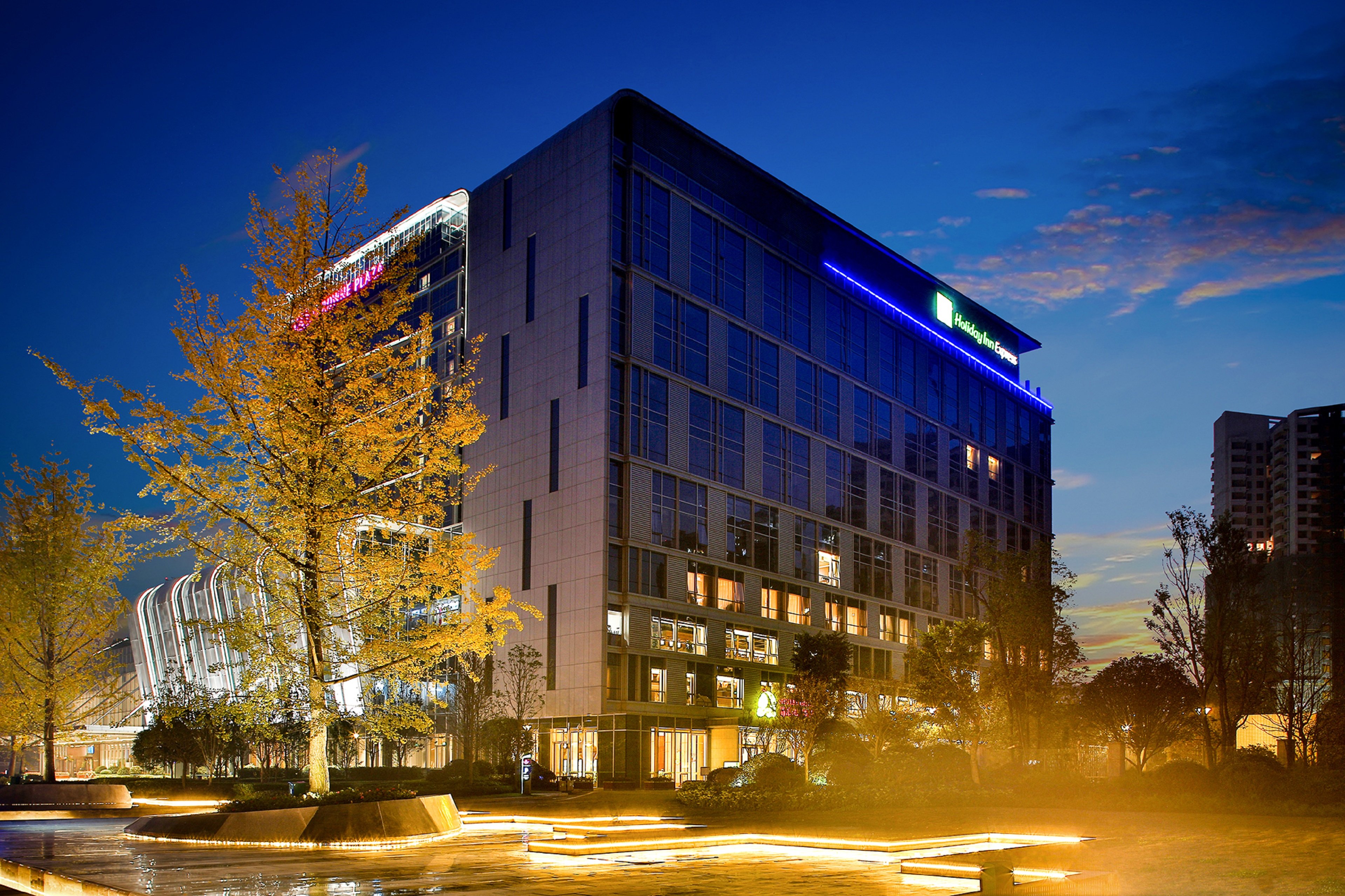 HOLIDAY INN EXPRESS CHENGDU WENJIANG HOTSPRING 1/36
