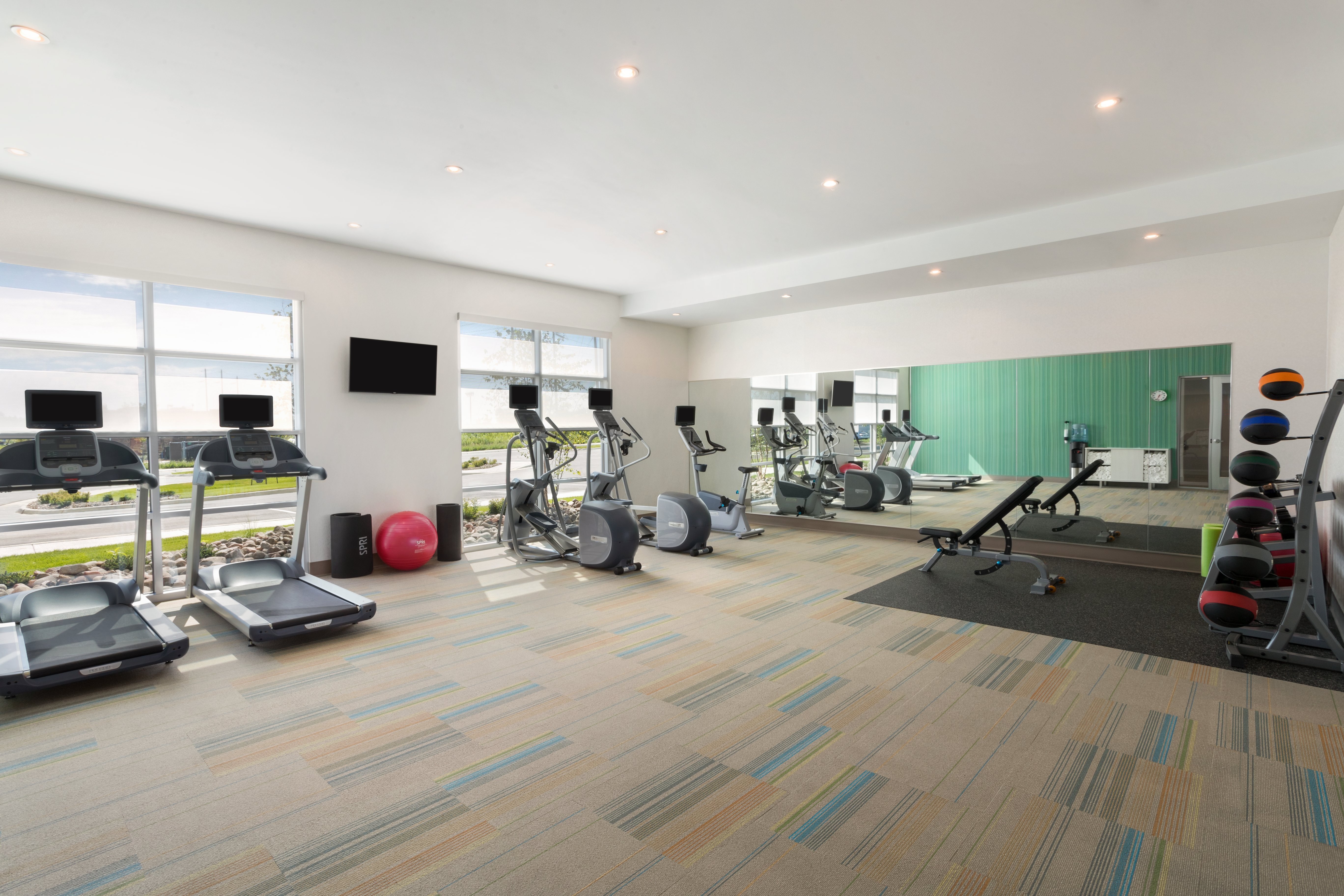 Holiday Inn Express And Suites Duluth North Miller Hill 35/59
