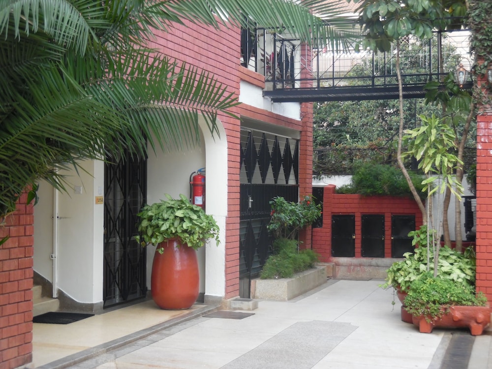 Samra Court 4/40