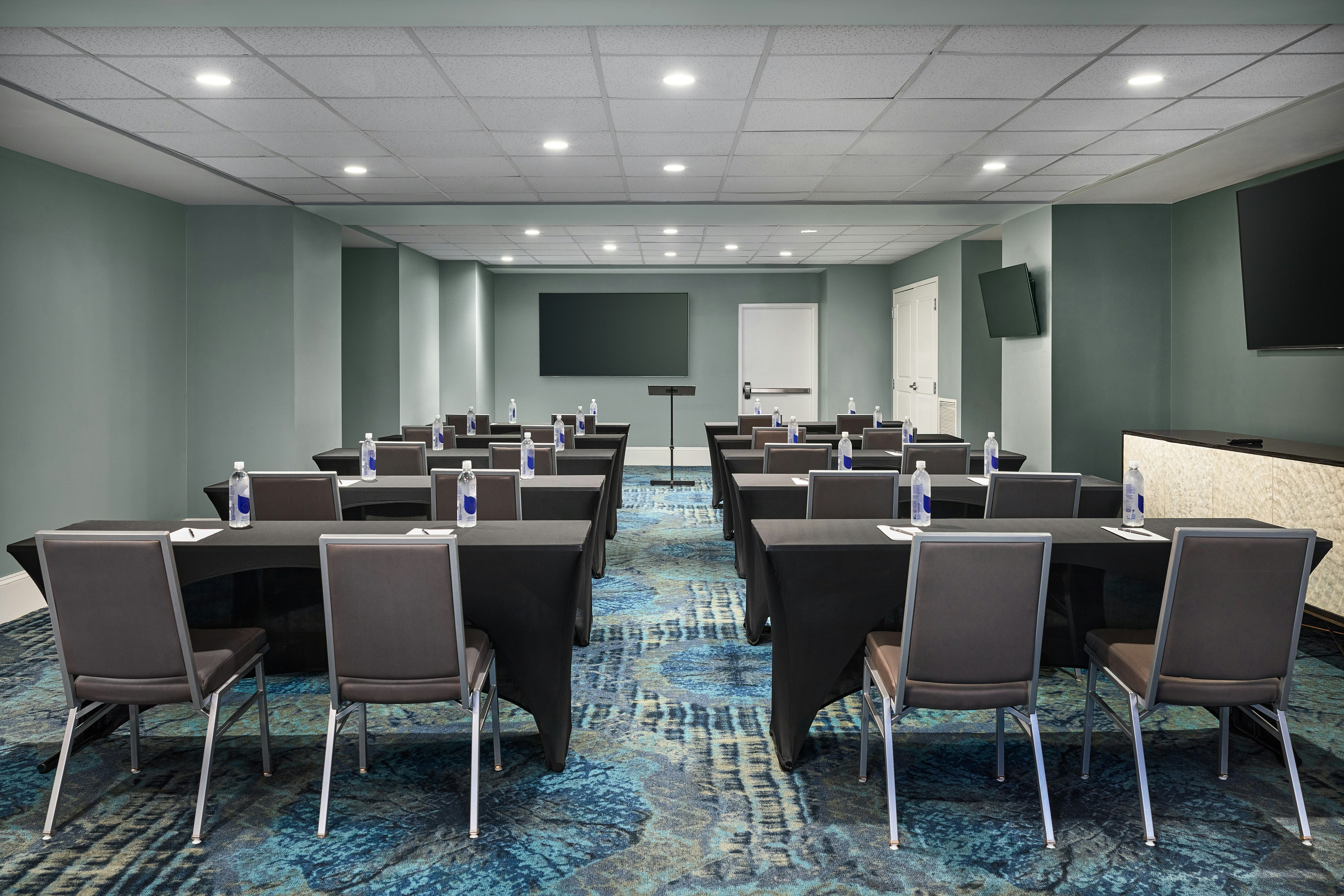 Redmont Hotel Birmingham, Curio Collection by Hilton 18/25