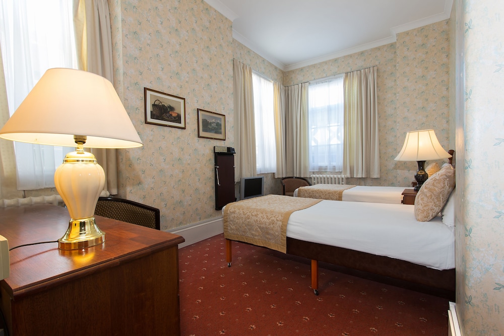 Adelphi Hotel 15/69
