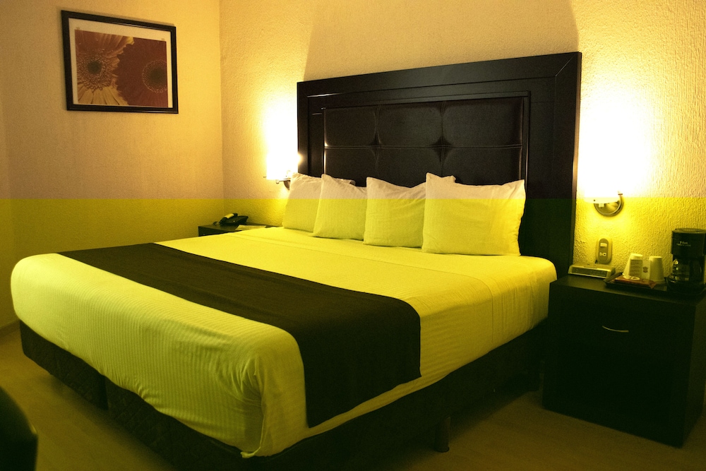 Santa Irene Hotel Guadalajara 10/26