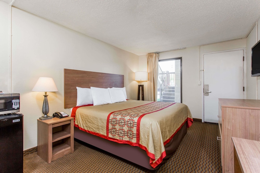 Days Inn by Wyndham Norfolk Airport 9/18