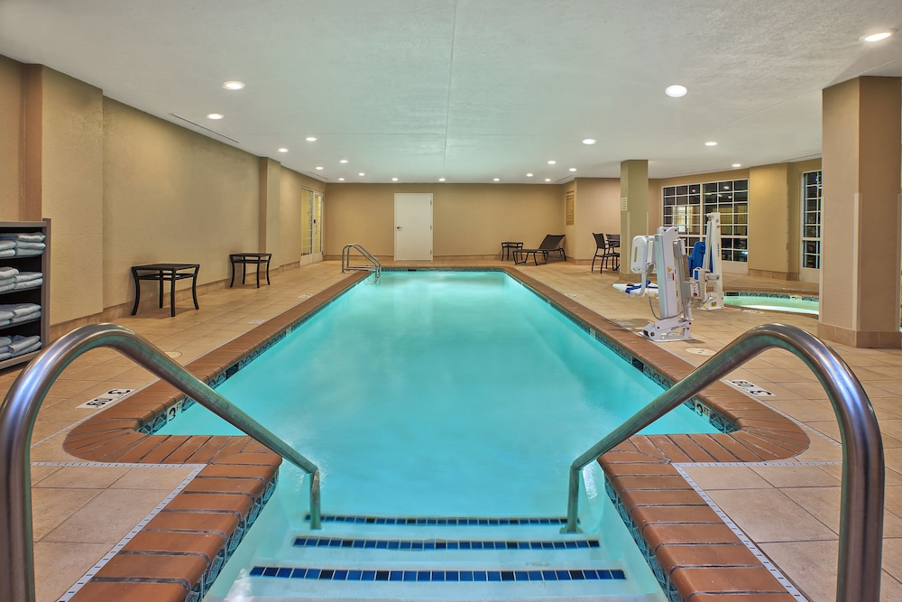 Candlewood Suites Indianapolis 34/39