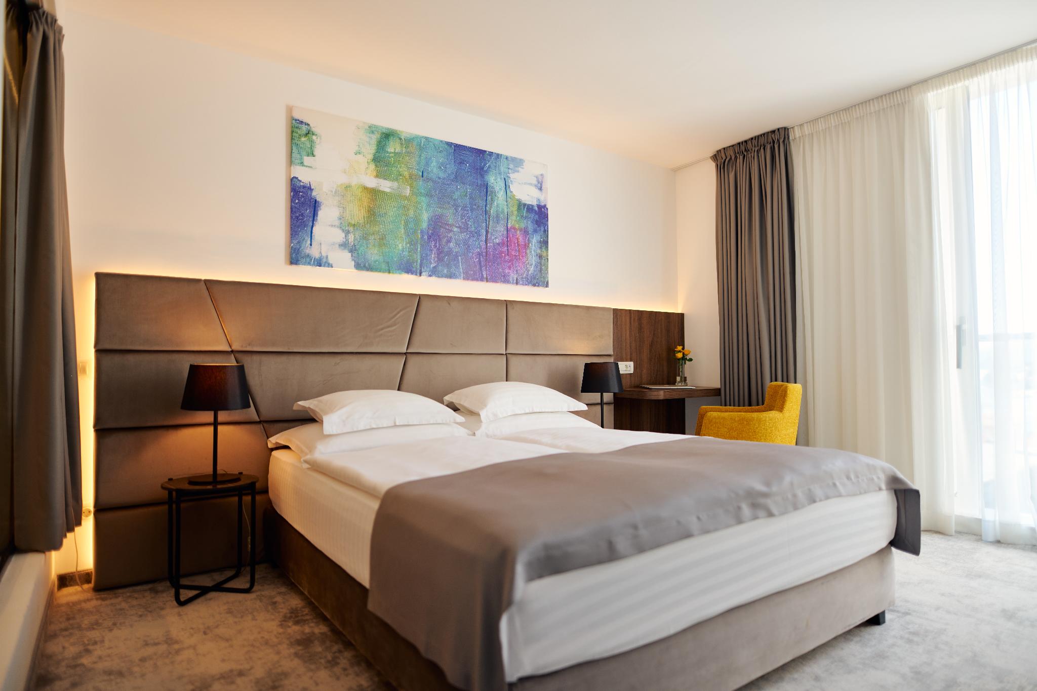 Standard, Twin Beds, Side Sea View