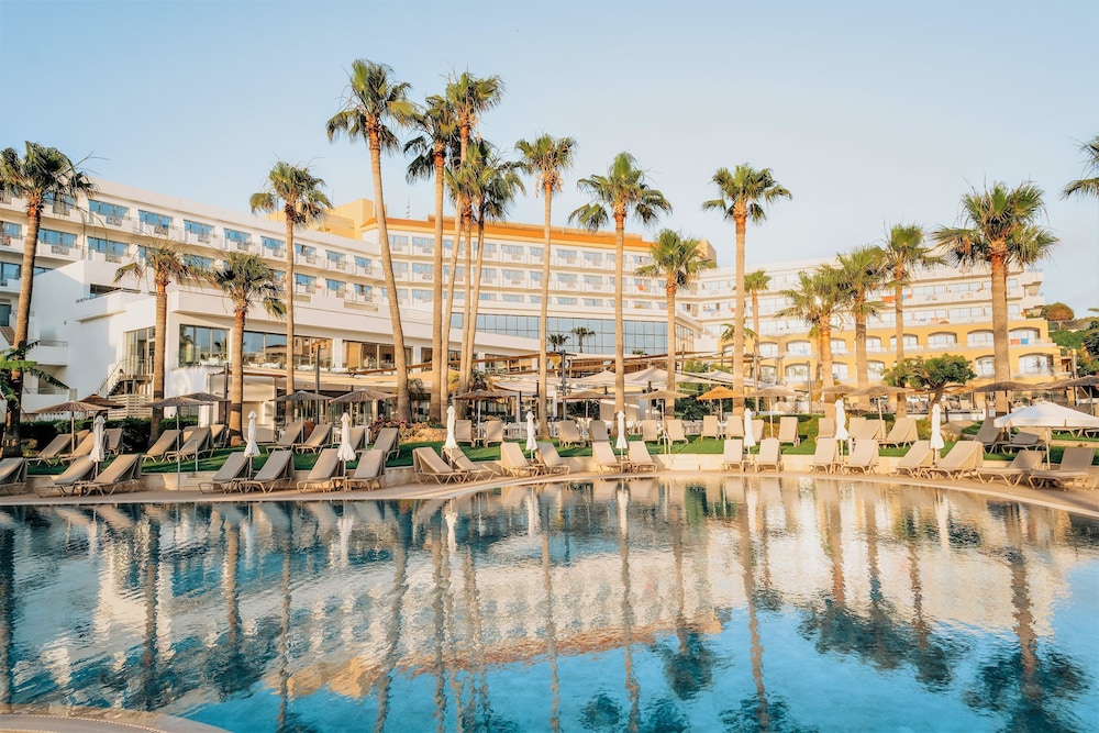 St. George Beach Hotel & Spa Resort - Adults Only 136/139