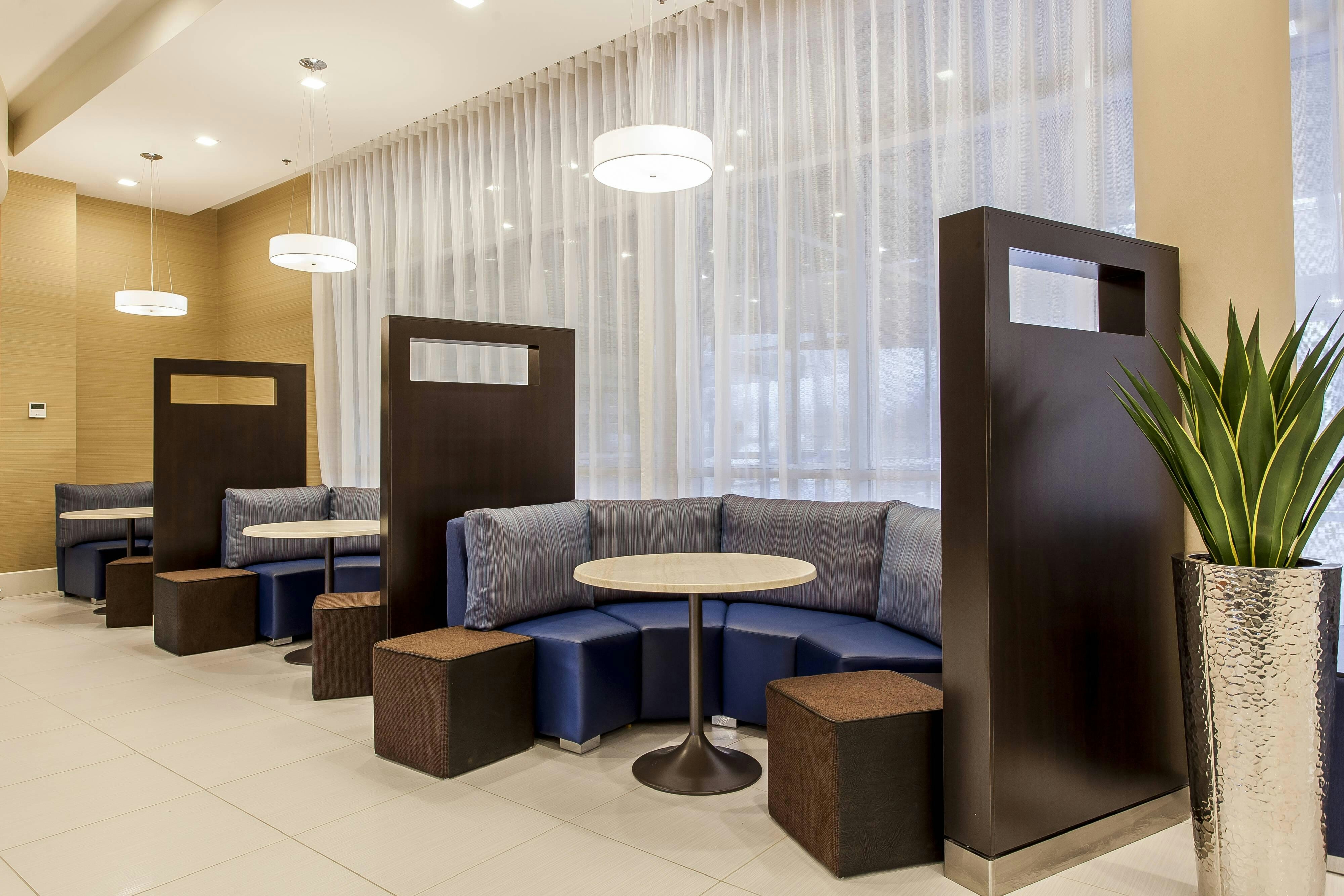 Courtyard by Marriott Montreal West Island Baie D Urfe 10/21