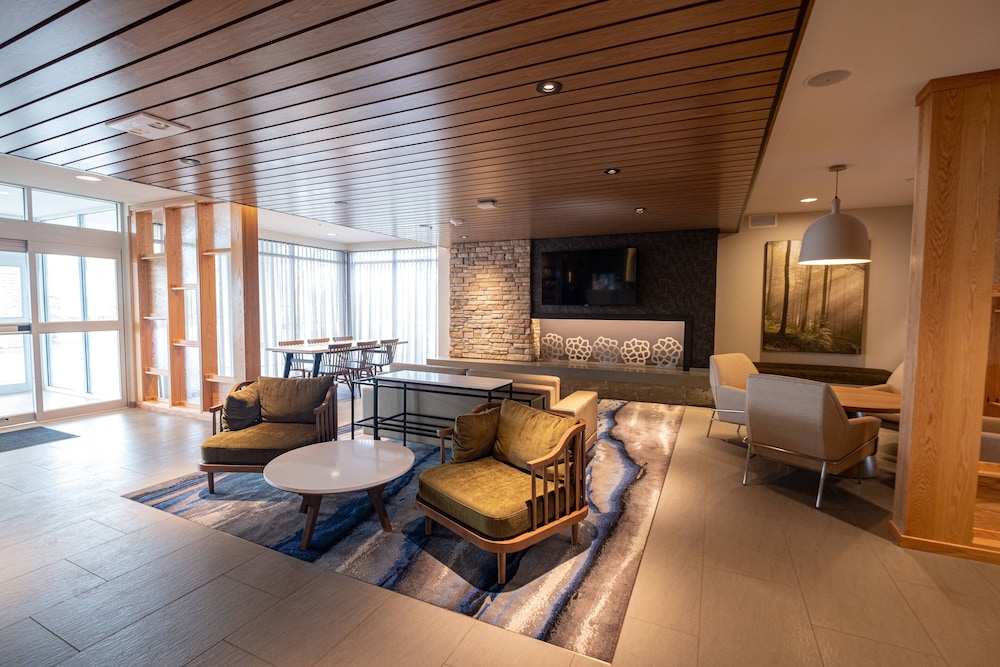 Fairfield Inn & Suites by Marriott Fond du Lac 17/26