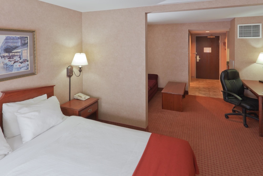 Holiday Inn Express And Suites Deadwood Gold Dust Casino 28/78