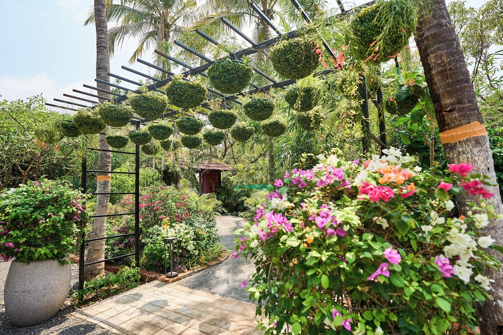 Mayfair Manor Alibag 35/39