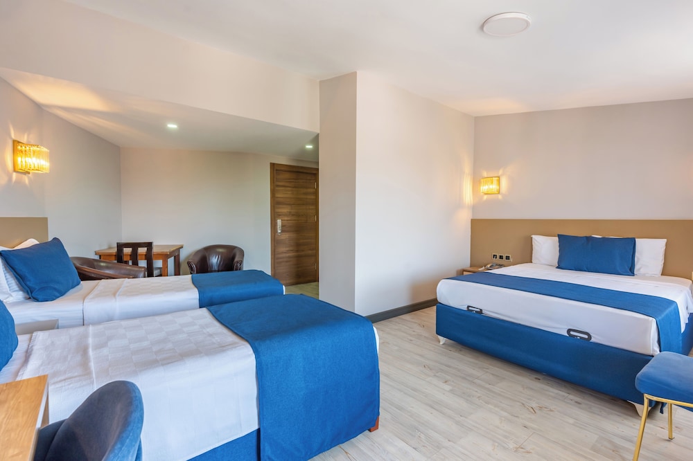 Safari Hotel 13/34