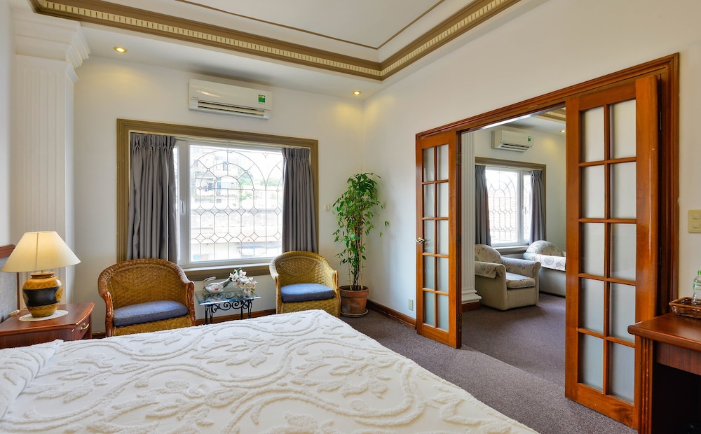 The Spring Hotel 32/56
