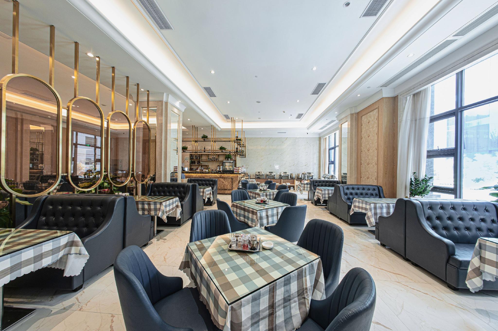 Vienna International Hotel (Zhongshan Lihe Plaza Xingzhong Road Store) 43/58
