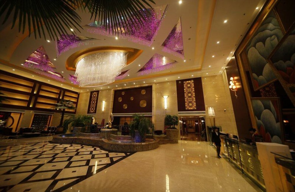 Royal Prince Hotel 25/35