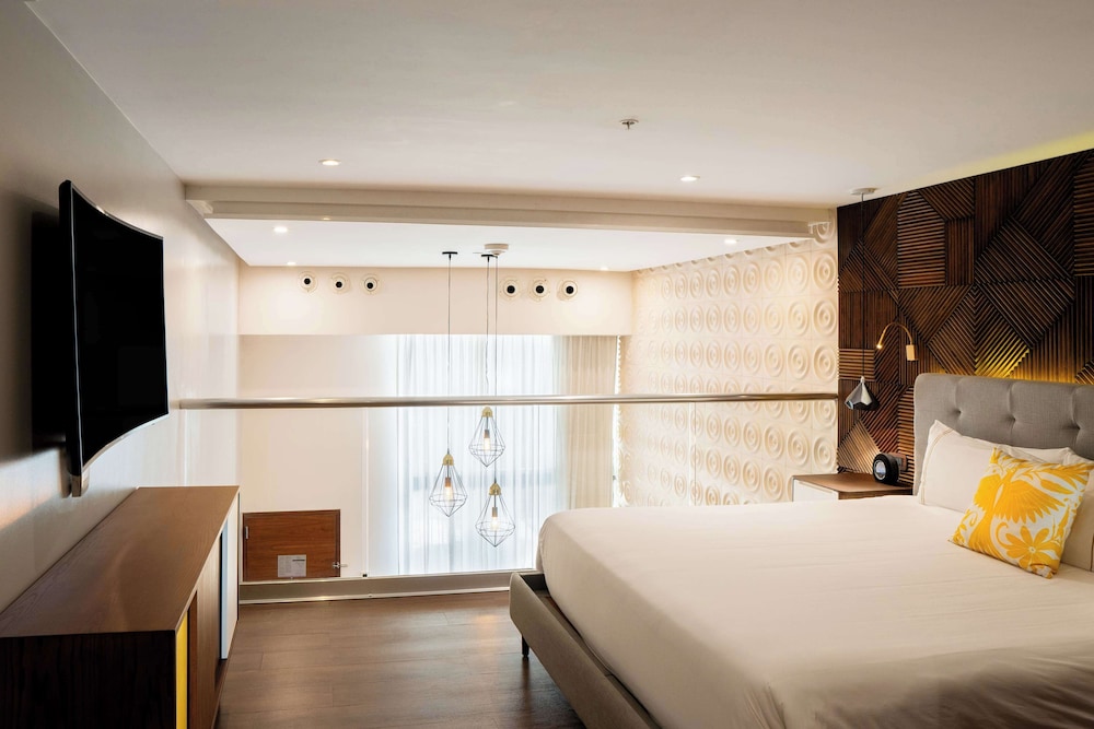 Mezzanine, Residence, Suite, King Bed