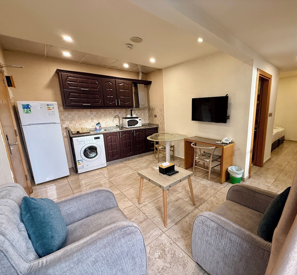 Jewheret Alswefiah Hotel Suites 33/45