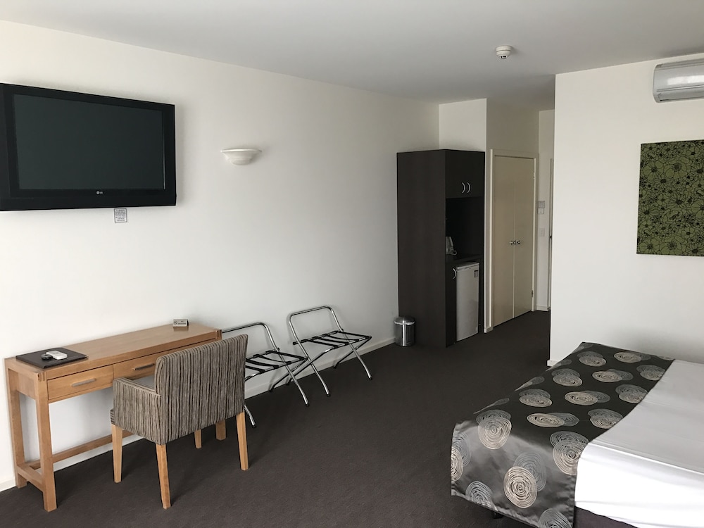 MORNINGTON HOTEL 31/45